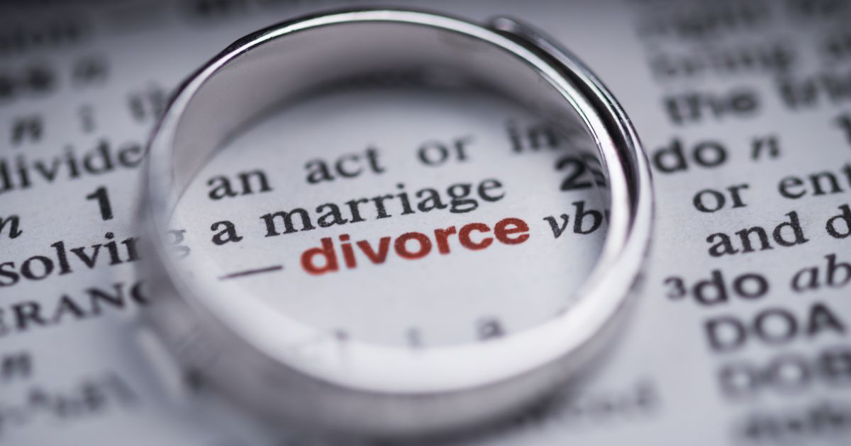 Wedding ring and divorce definition